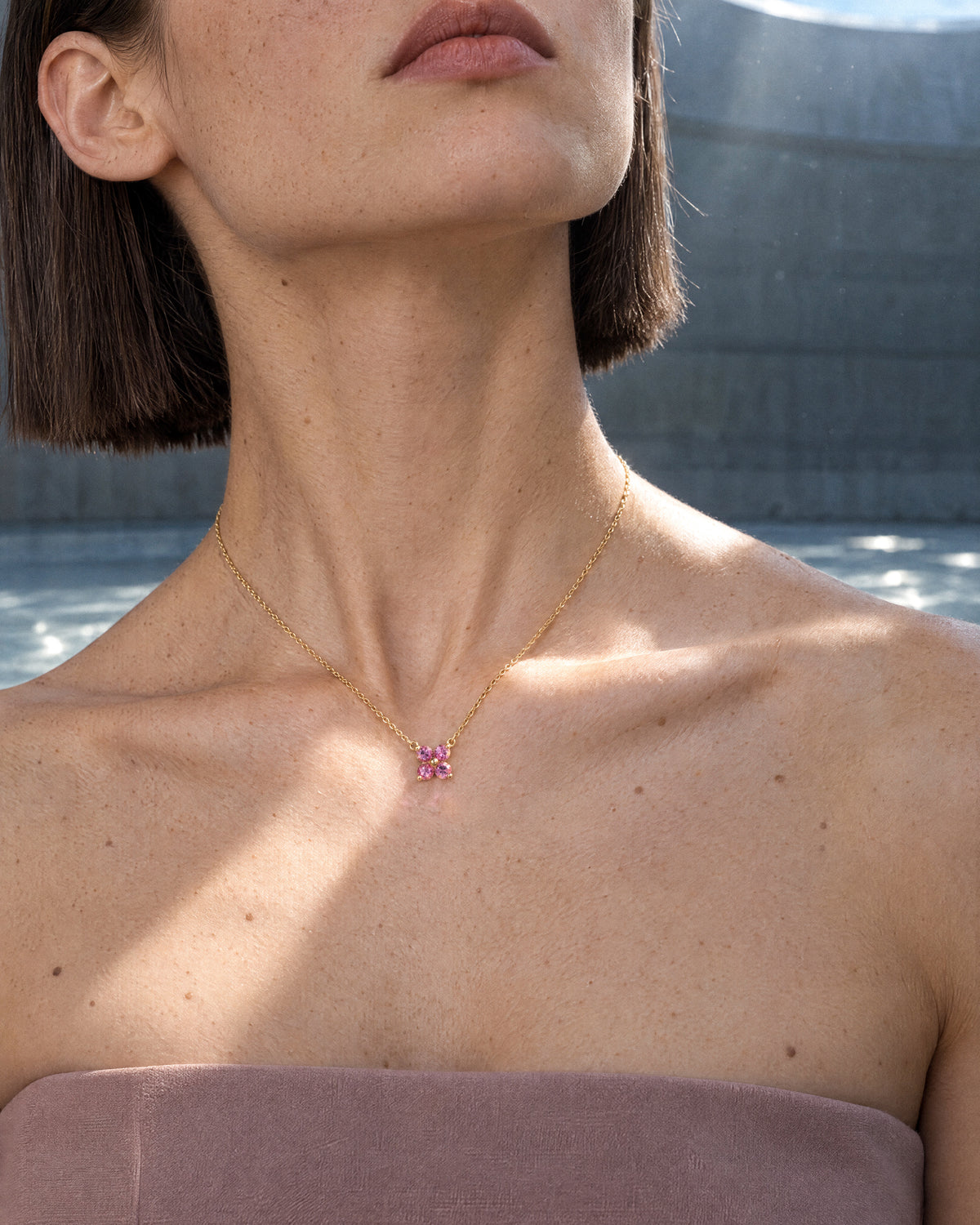 9CT YELLOW GOLD PINK SAPPHIRE FLOWER PENDANT