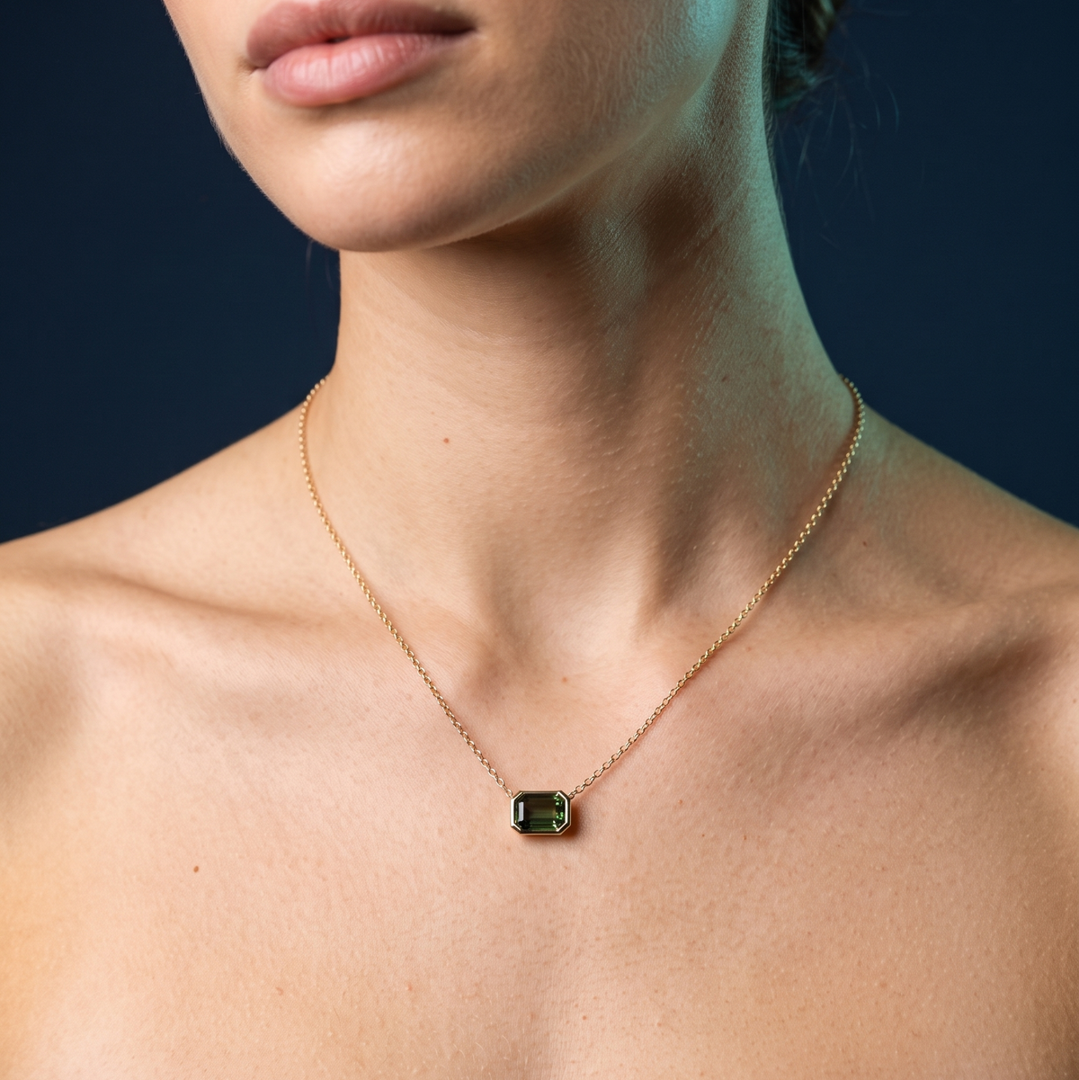 GREEN SAPPHIRE NECKLACE - AUSTEN