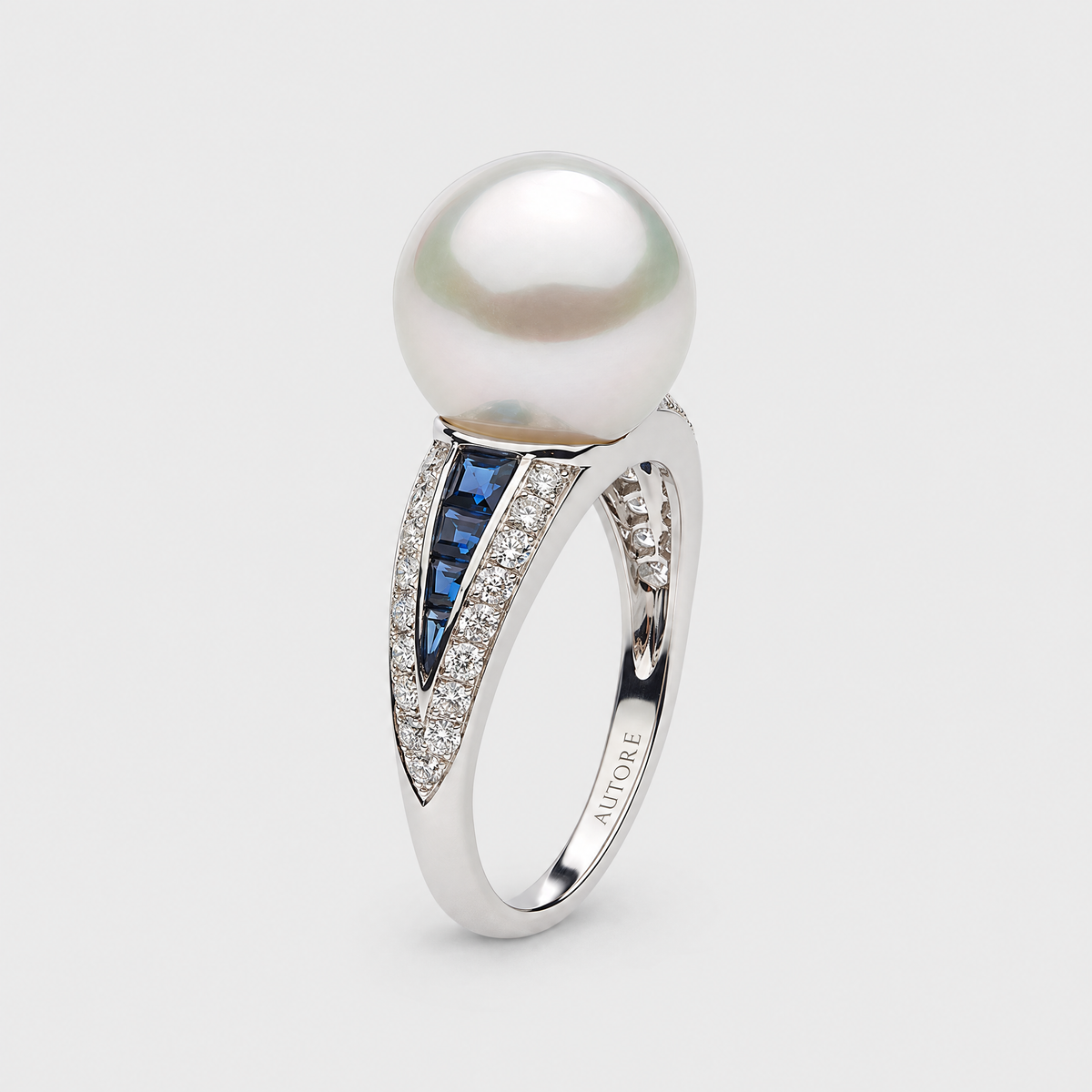 Autore Pearl and Sapphire Ring, front view