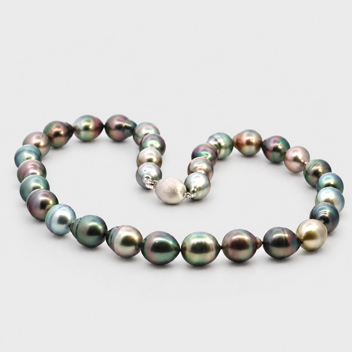 Autore Tahitian Pearl Necklet, laid flat
