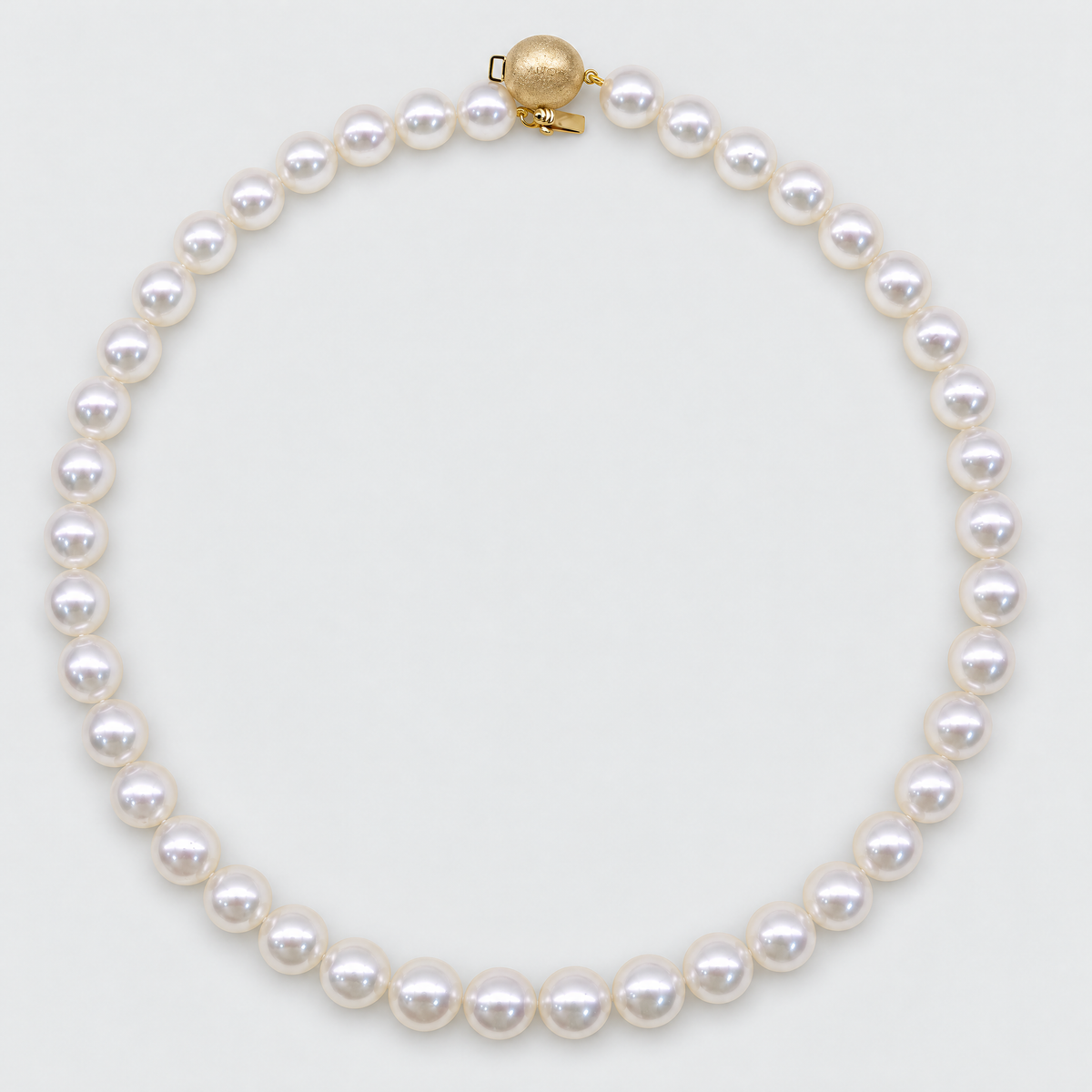 Autore South Sea Pearl Strand, laid flat
