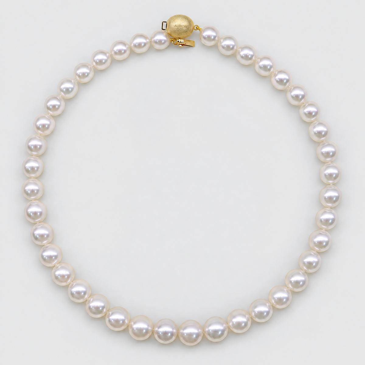 Autore South Sea Pearl Strand, laid flat