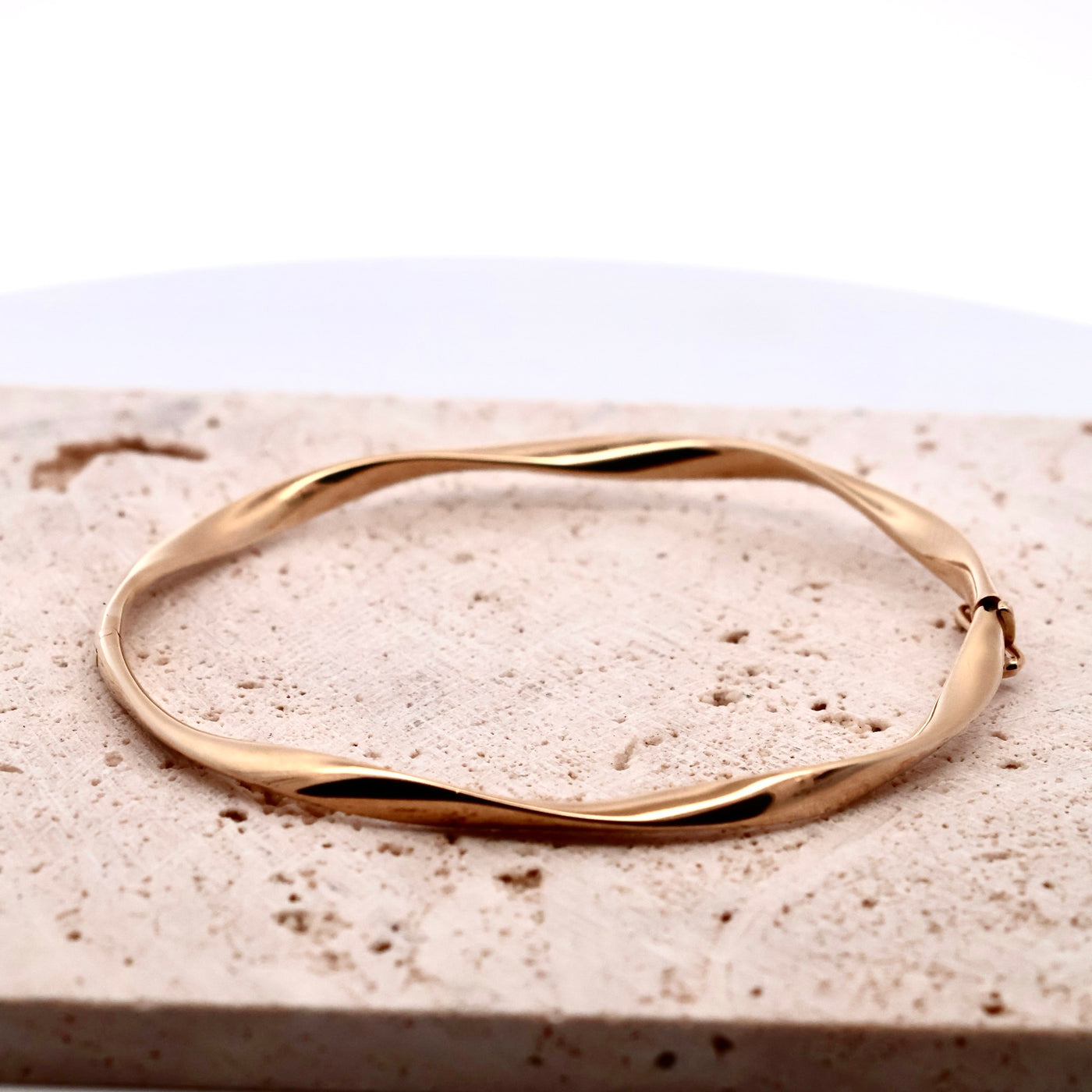 9CT YELLOW GOLD TWIST BANGLE