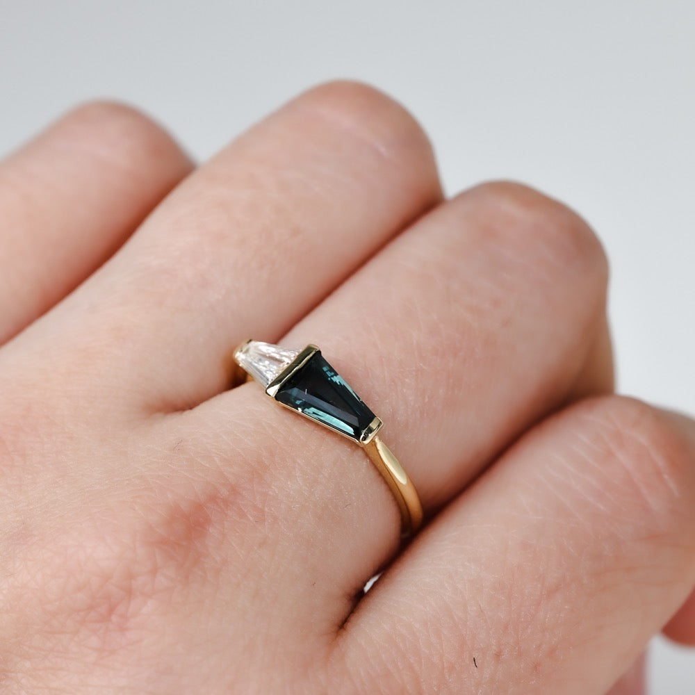 LIGHT BLUE SAPPHIRE AND DIAMOND RING - THEA
