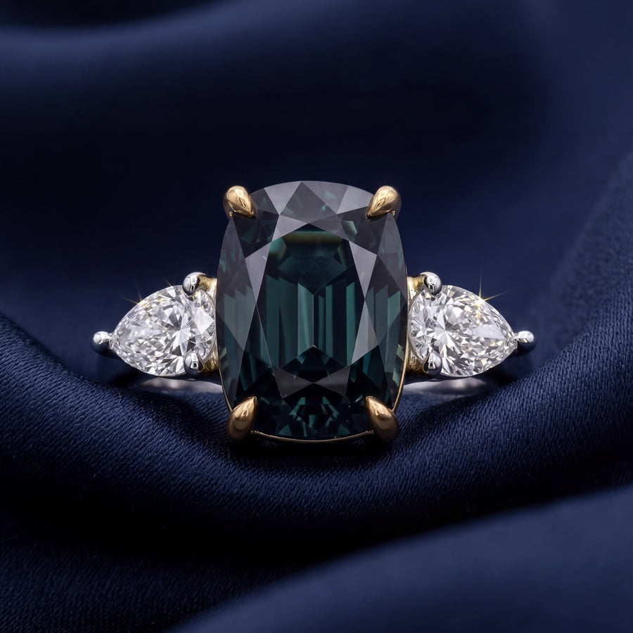 SAPPHIRE AND DIAMOND RING