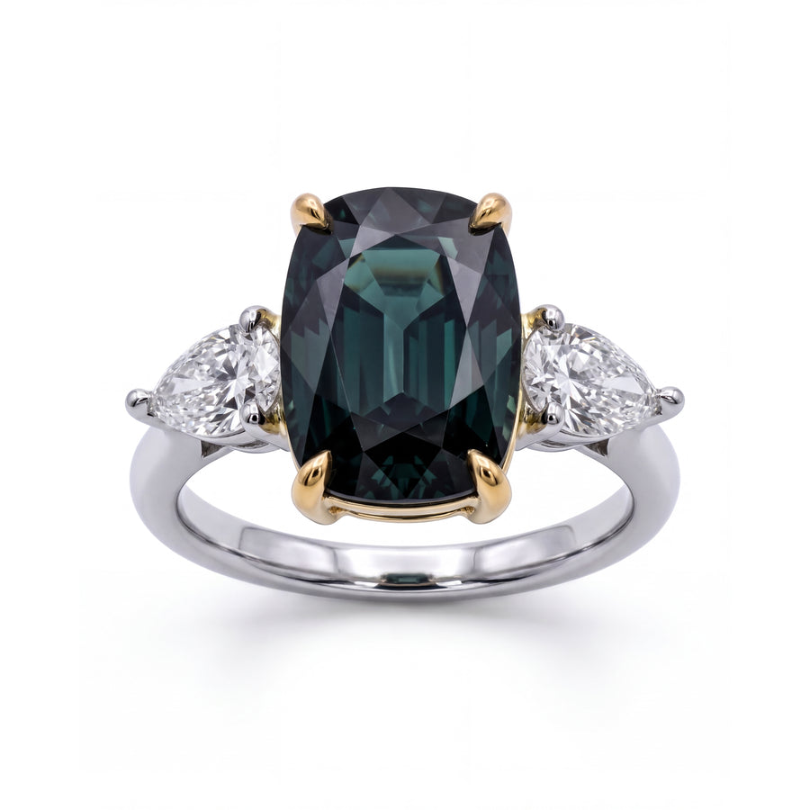SAPPHIRE AND DIAMOND RING