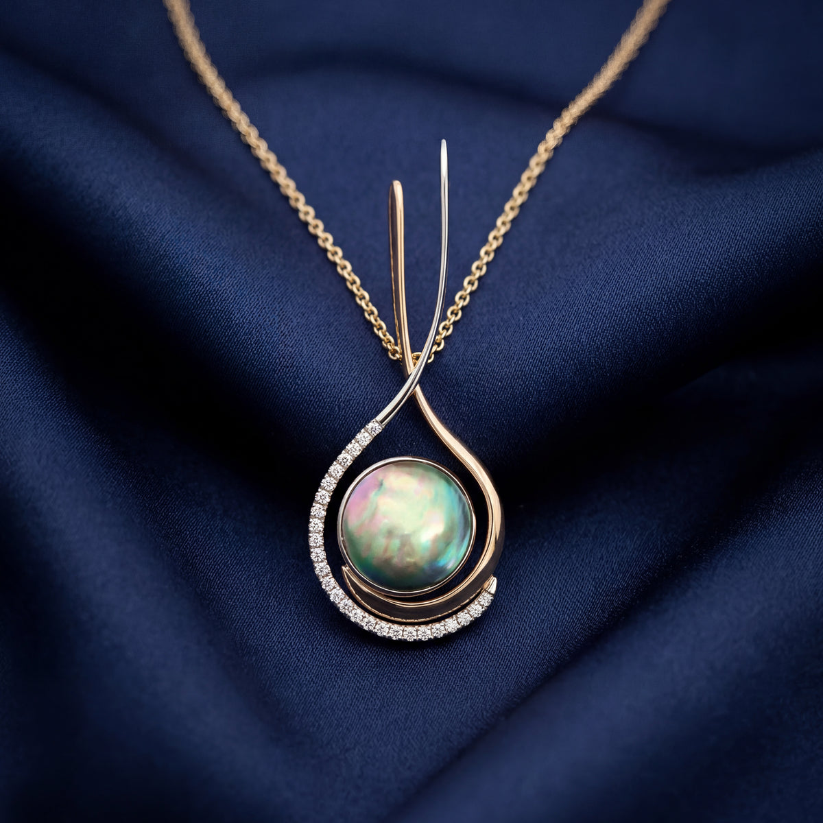 Handcrafted New Zealand Eyris pearl and diamond pendant in 18ct gold, NY2K Jewellers, Maroochydore (view 2)