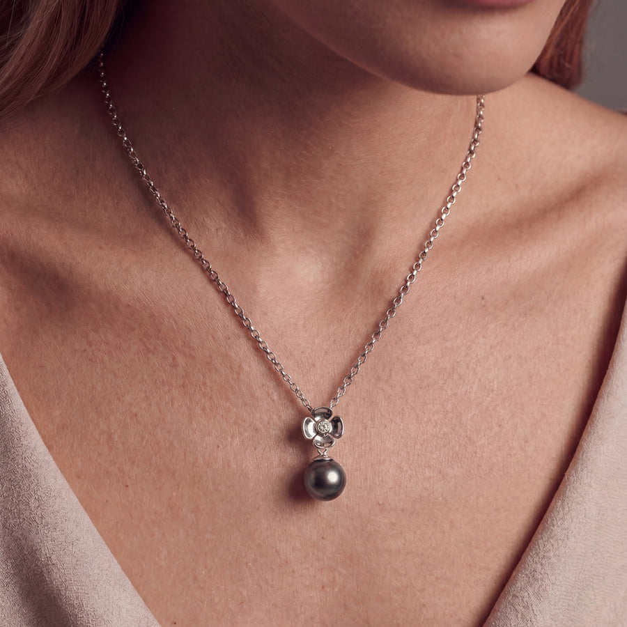 HANDCRAFTED FLOWER TAHITIAN PEARL PENDANT