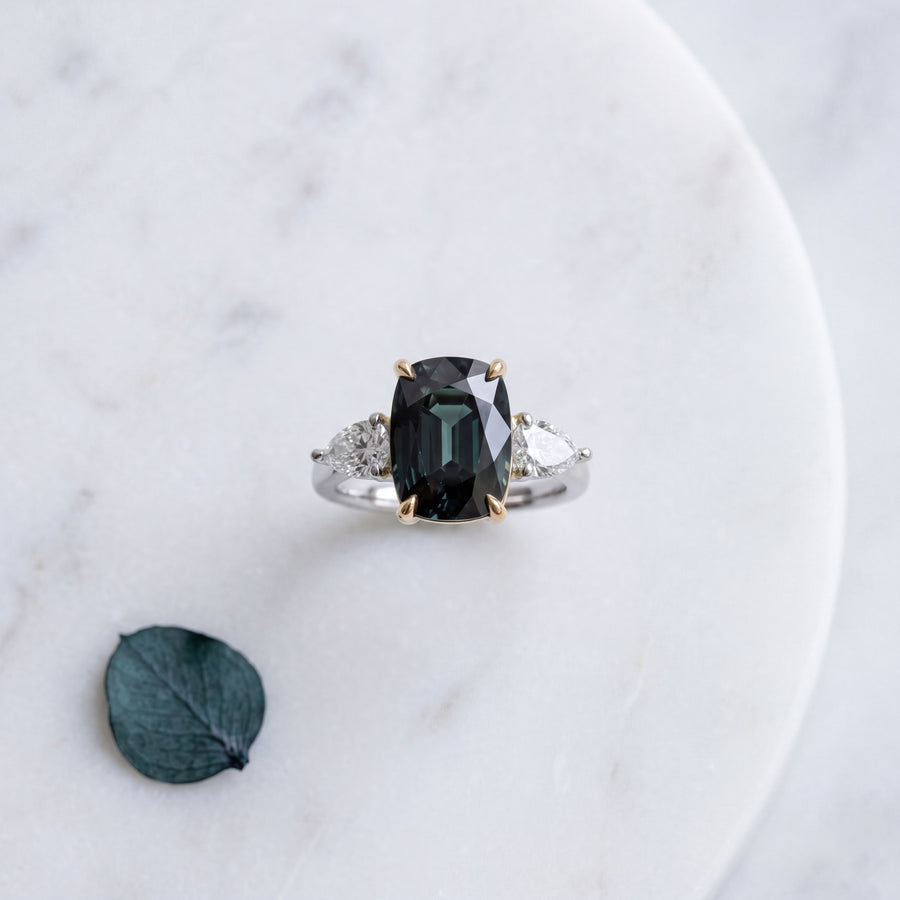 SAPPHIRE AND DIAMOND RING